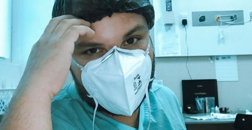 “Cada óbito é uma faca de corte afiado que enfiam em nossas costas”, diz enfermeiro sobre o aumento de mortes por Covid-19
