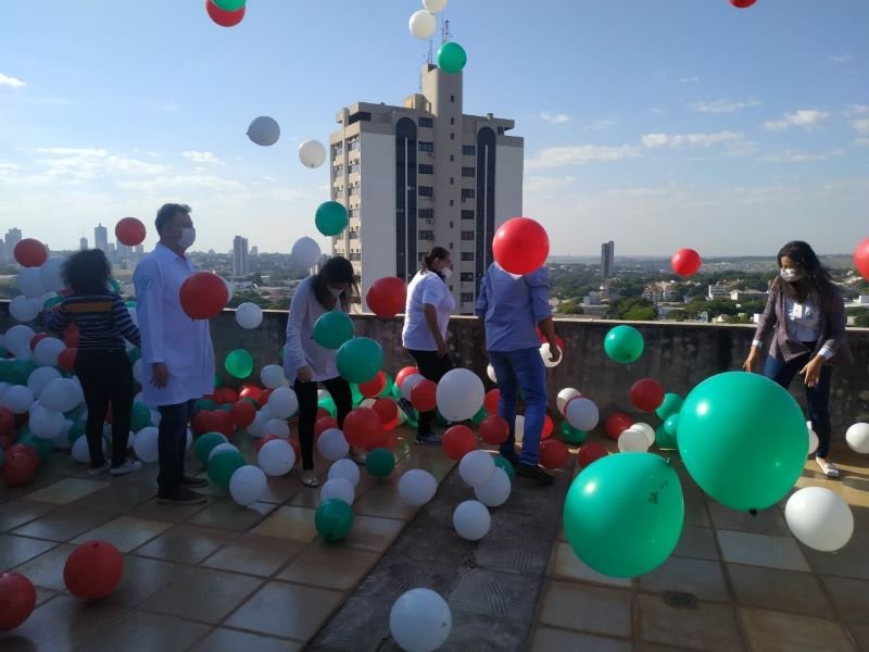 No aniversário de Umuarama, balões com sementes celebram cura de 1.150 pacientes de Covid-19 no Hospital Cemil